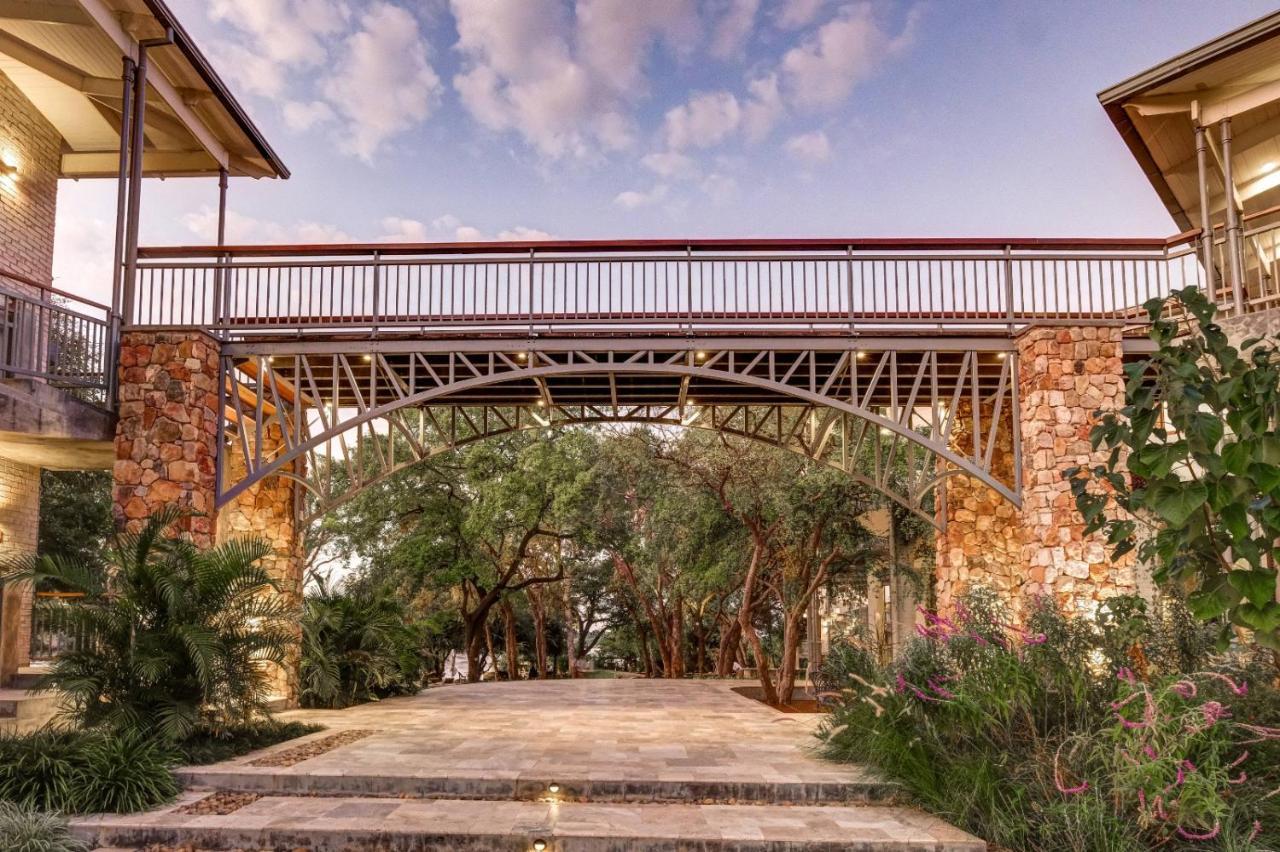 Palm River Hotel ヴィクトリア・フォールズ エクステリア 写真