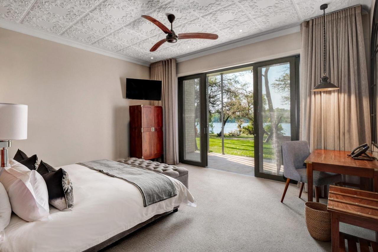 Palm River Hotel ヴィクトリア・フォールズ エクステリア 写真